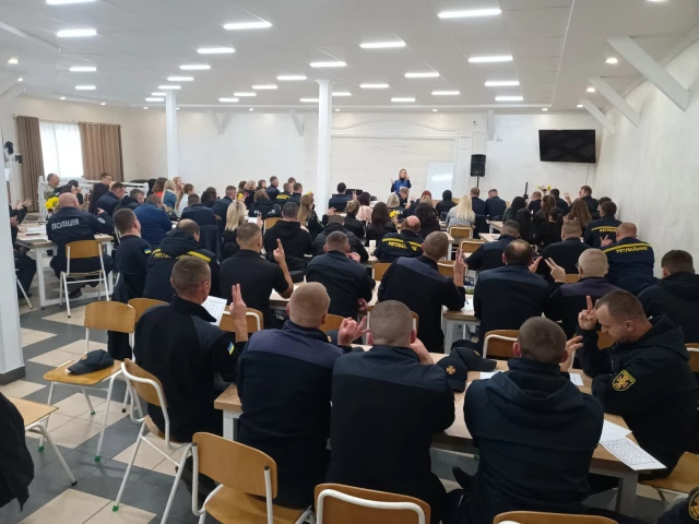 Sign language courses for policemen and rescuers have started in Ivano-Frankivsk