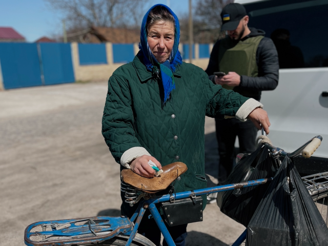 Food delivery to villages in Chernihiv region